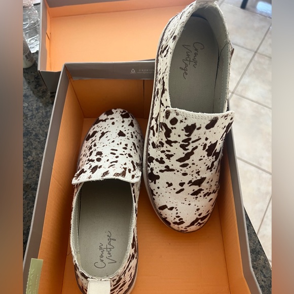 Brand new in original (mis-marked size) box Crown Vintage calf hair slip-ons. - Picture 2 of 5